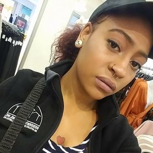 Meet your Posher, Yushira